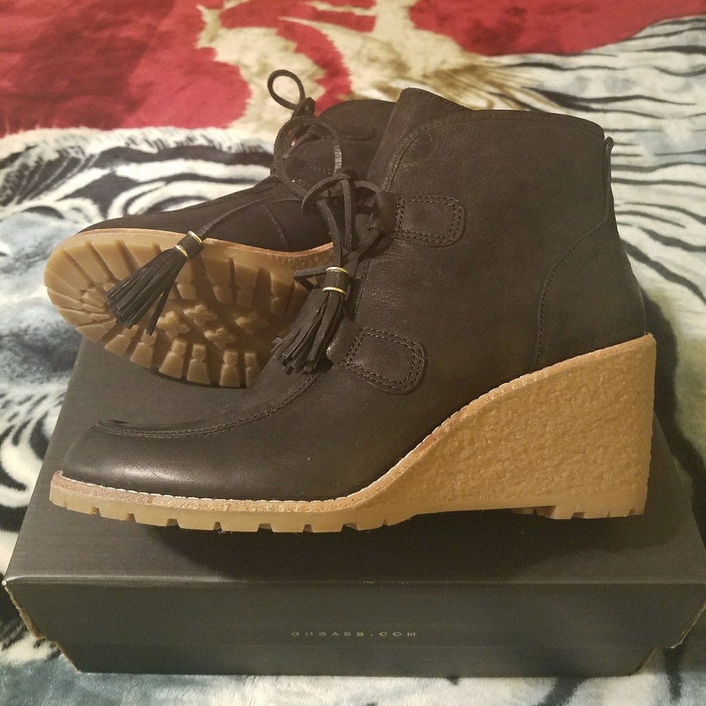 Boots - Picture 3 of 5